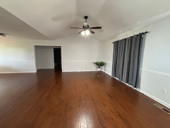 Building Photo - 155 Raspberry Dr