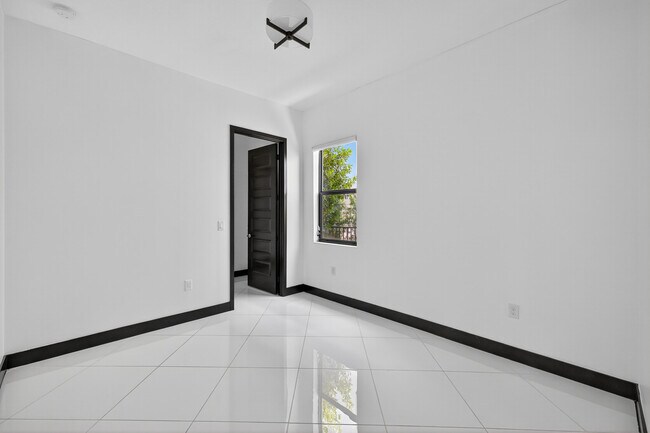 Building Photo - 15800 NW 88th Ave