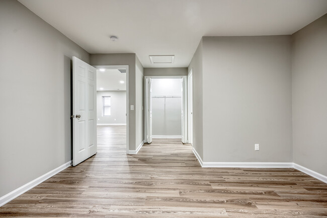 Building Photo - Saddle Club