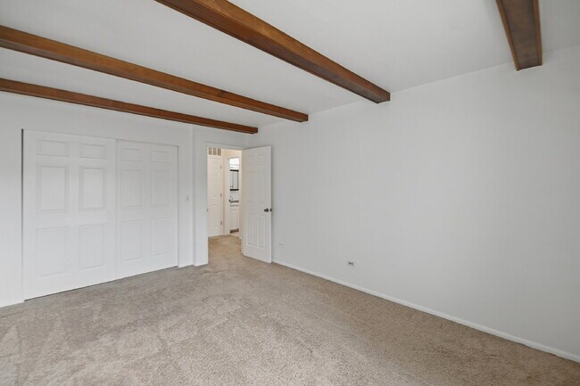 Building Photo - $1,645.95, 2 bed, 1.5 bath, located in Lakewood with Washer and Dryer