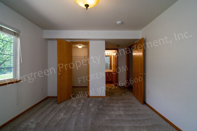 Building Photo - Amazing 2 Bedroom on City Park!