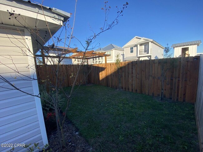 Building Photo - 401 Raven Ln