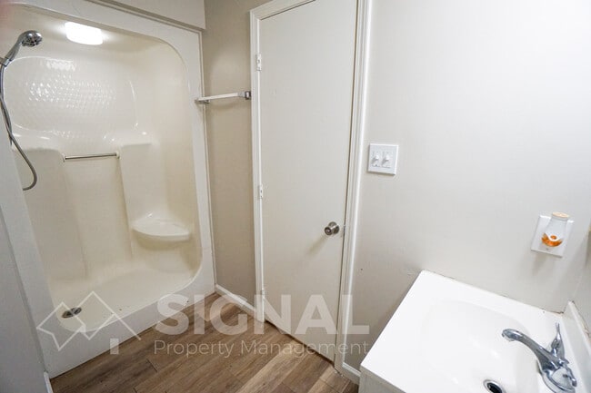 Building Photo - 1312 Winola Ln