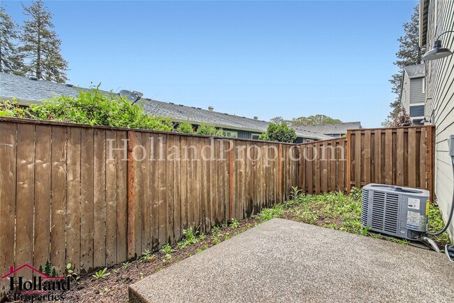 Building Photo - 3794 SW Ekin Terrace