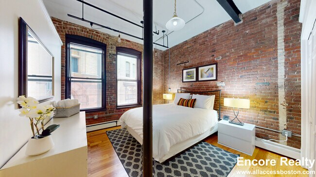 Building Photo - 19 Stanhope St