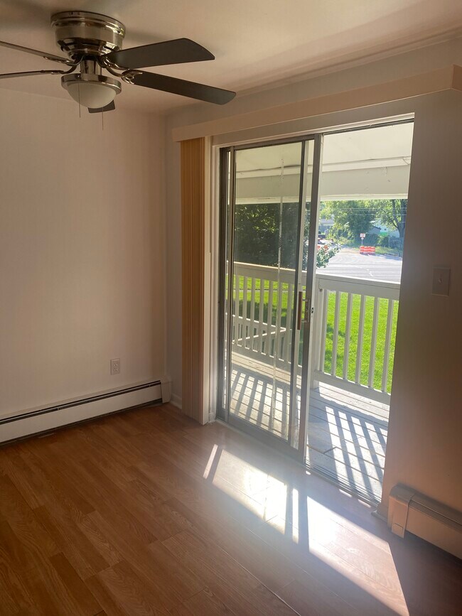 Building Photo - 1630 N Pontiac Trl