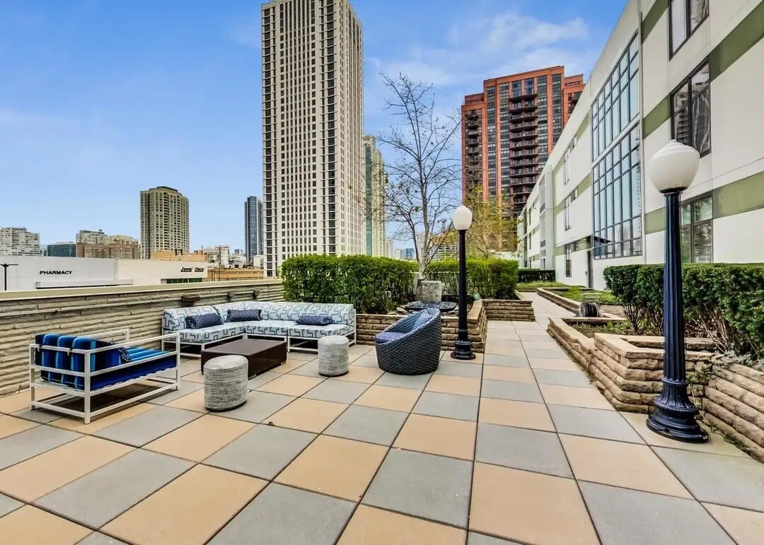 Deck - 660 W Wayman St