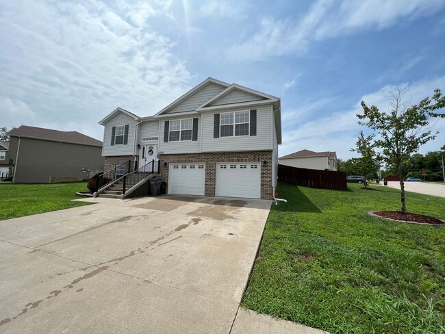Building Photo - Beautiful Home in the Brush Creek Subdivision