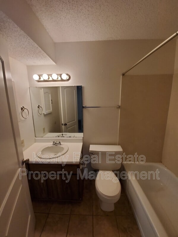 Building Photo - 803 Fox Run Ave