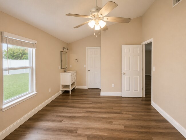 Building Photo - 326 Colonade Ct
