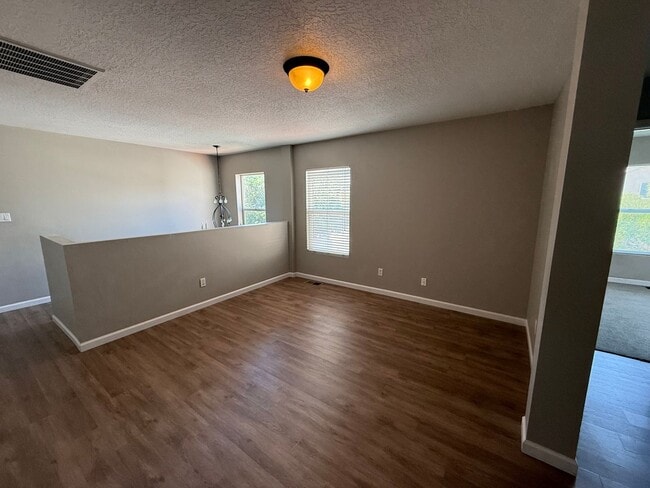 Building Photo - Great Location Near Altura Park