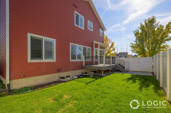 Building Photo - Beautiful Home in Midvale!