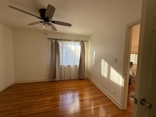 Building Photo - 1 bed, 1 bath Guest unit in Woodland Hills