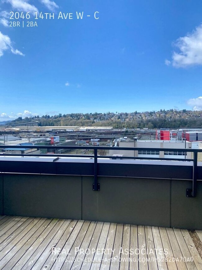 Building Photo - Rooftop Deck with Stunning Views