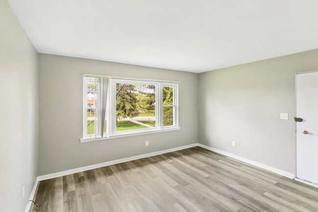 Building Photo - 1021 Tollview Ave