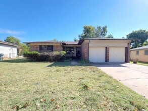 Building Photo - 712 Arthur Dr