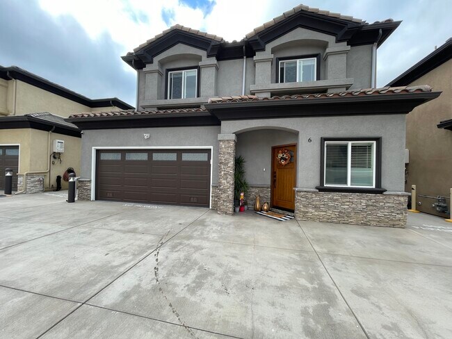 Building Photo - 6518 Walker Ave