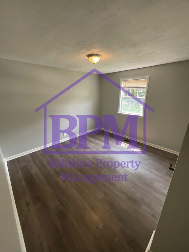Building Photo - Freshly Updated 3 Bed, 1.5 Bath Home in Cl...