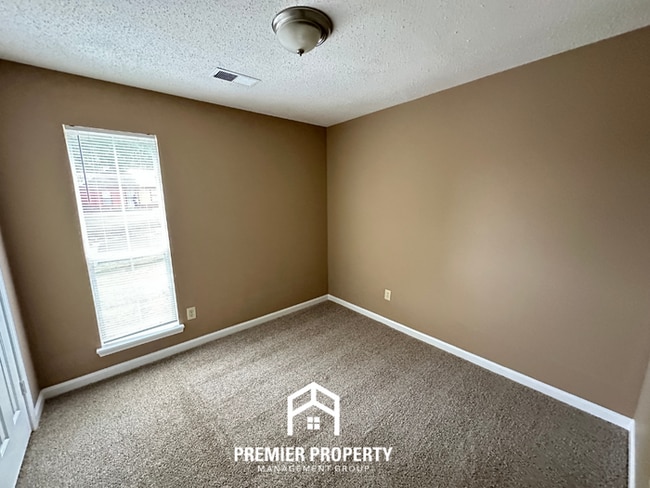 Building Photo - Charming 3BR/2BA Near Germantown | Fireplace & Bay Window Dining