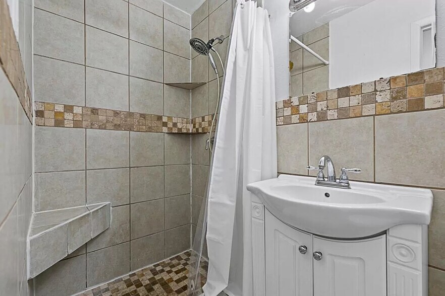 Building Photo - 5720 Wharton Dr