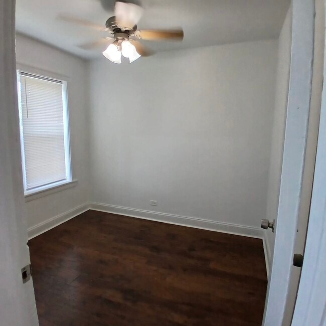 Building Photo - 4876 W Armitage Ave