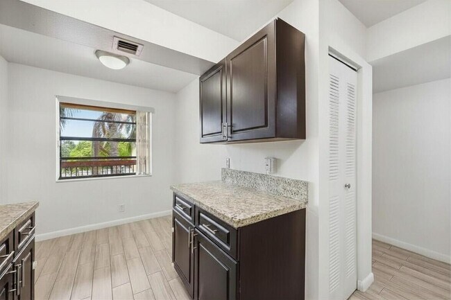 Building Photo - 2039 Coral Ridge Dr