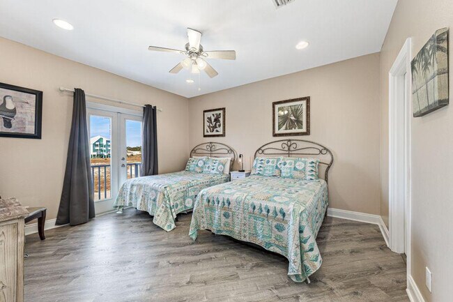 Building Photo - 243 Dune Dr