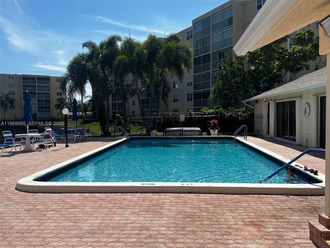 Building Photo - 301 SE 3rd St