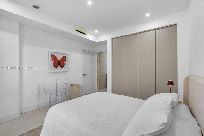 Building Photo - 151 Crandon Blvd