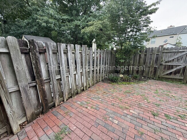 Building Photo - 11185 Kensington Pl
