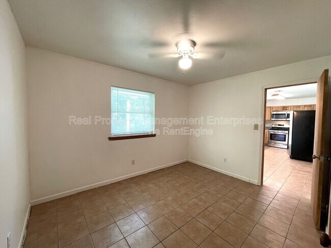 Building Photo - 1817 Hardy Dr