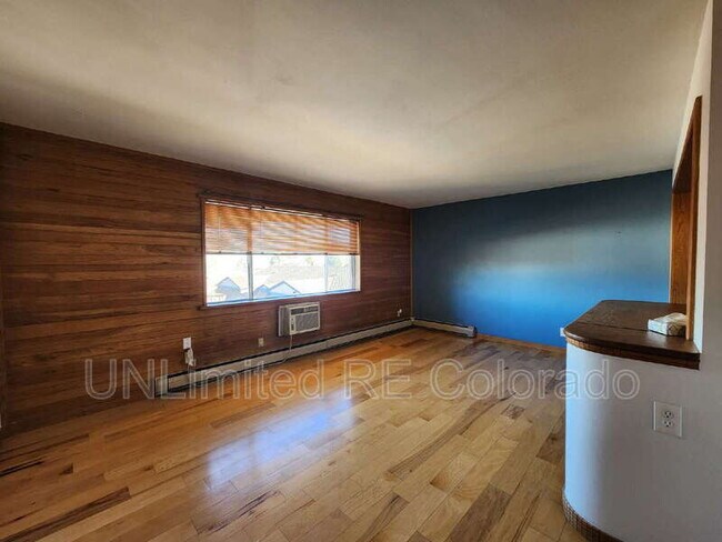 Building Photo - 230 S Brentwood St