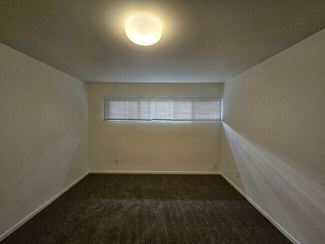 Building Photo - Spacious Private Home with Pool on Nearly Half an Acre