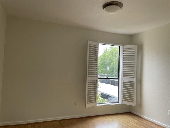 Building Photo - 1100 Augusta Dr