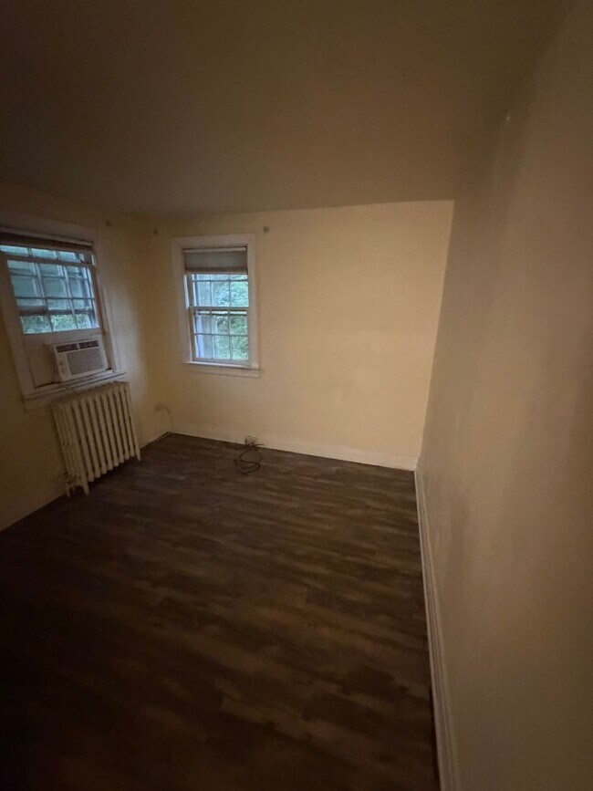 Building Photo - 81 E Park Pl