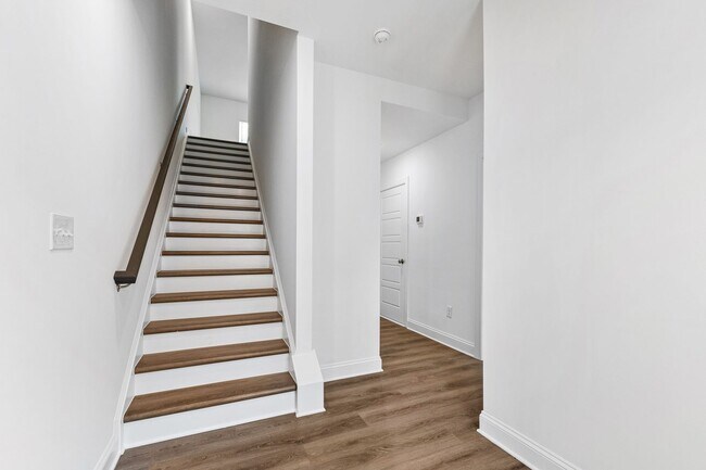 Building Photo - Stunning 4-Bedroom Home for Rent in Prime Cary Location!