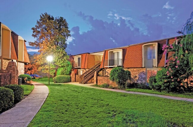 Building Photo - 595 Hicks Rd