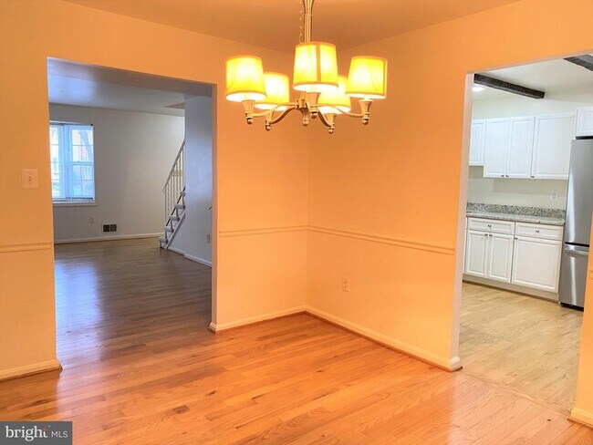 Building Photo - 6802 Dina Leigh Ct