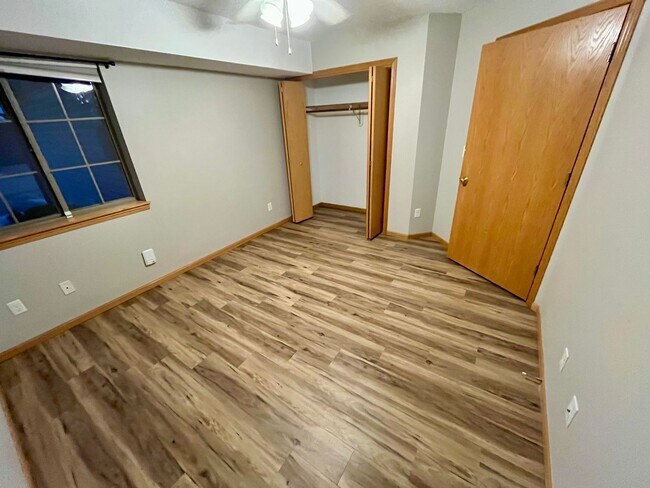 Building Photo - Updated 2 BR Condo in the Heart of Coralville! Available NOW!!!