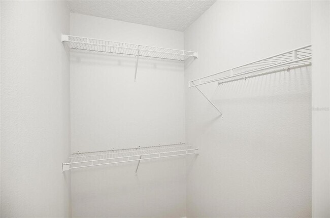 Building Photo - 165 Plainview Dr