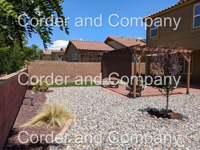 Building Photo - 317 Loma Linda Loop NE