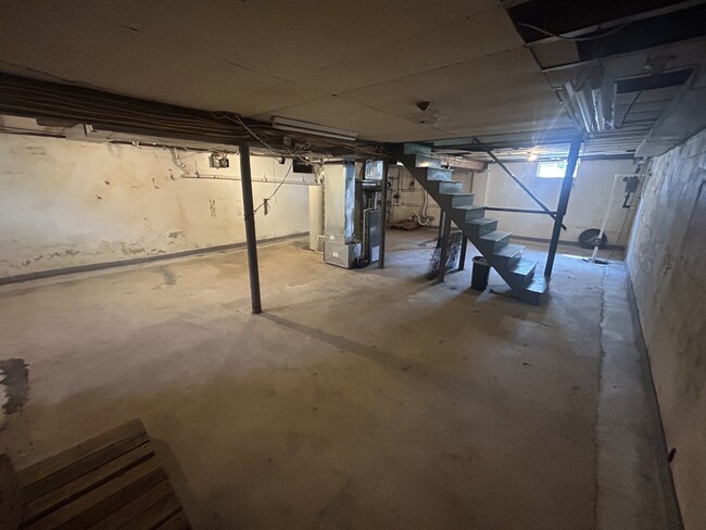 Building Photo - 316 Van Sant Dr