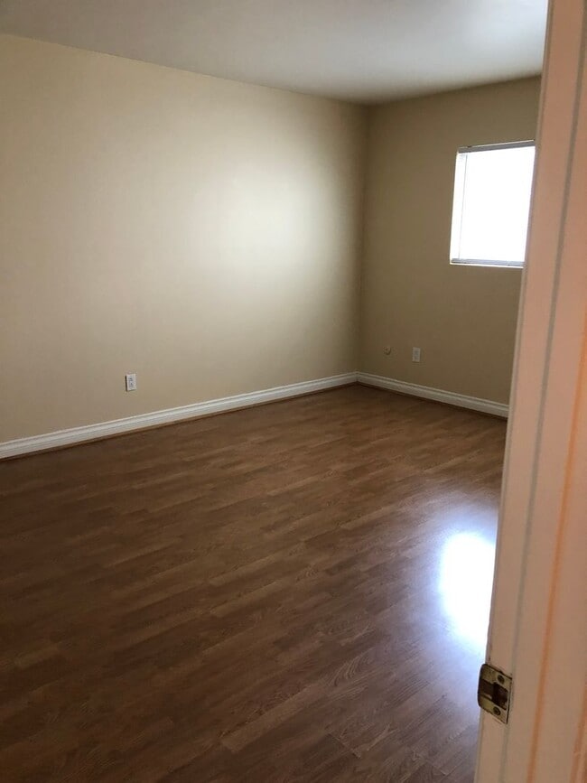 Building Photo - Near Parkway Plaza - 2 Bedrooms/2 Baths with Central Air Conditioning@ Sunterra