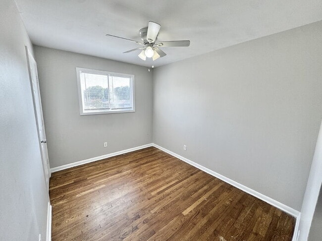 Building Photo - 784 Western Park Dr