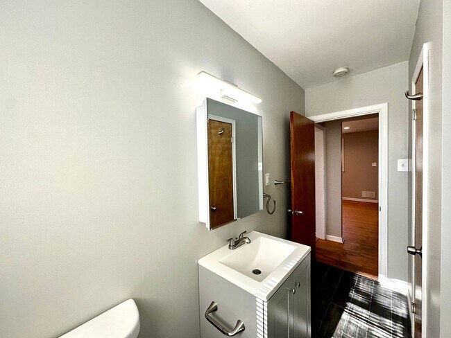 Building Photo - Charming 3 Bedroom/1 Bathroom Home in Essex, Baltimore, MD!