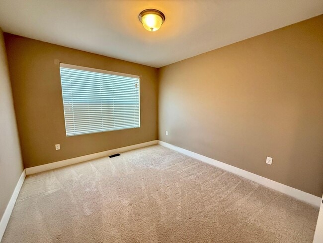 Building Photo - 2564 W Towne St