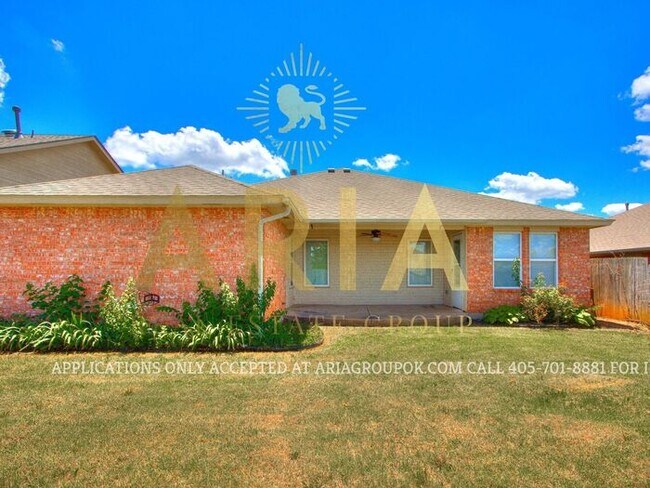 Building Photo - BEAUTIFUL 3 BED/2 BATH HOME IN ROYAL OAKS!...