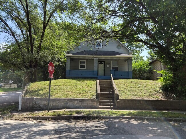 Building Photo - 2755 N Dearborn St