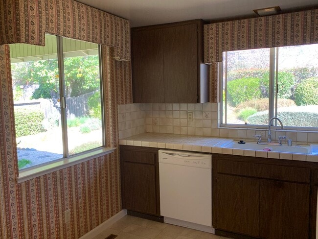 Building Photo - Oakmont's 55+ active adult community