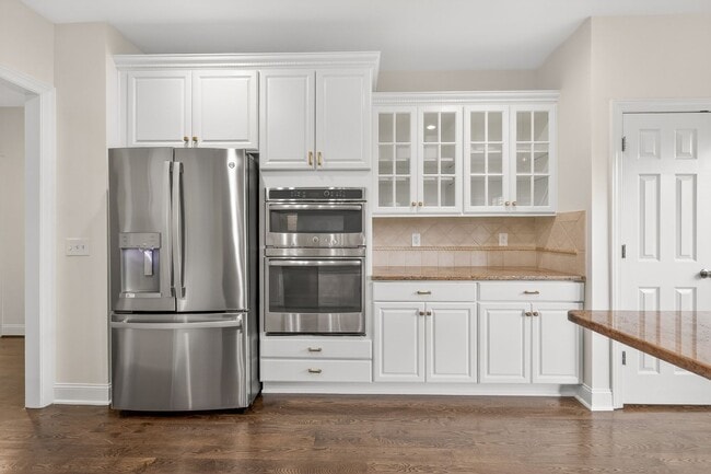 Building Photo - Beautiful 6BR Executive Brentwood Home with Pool